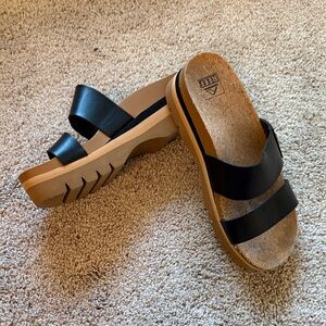 Reef Women's Black and Tan Sandals